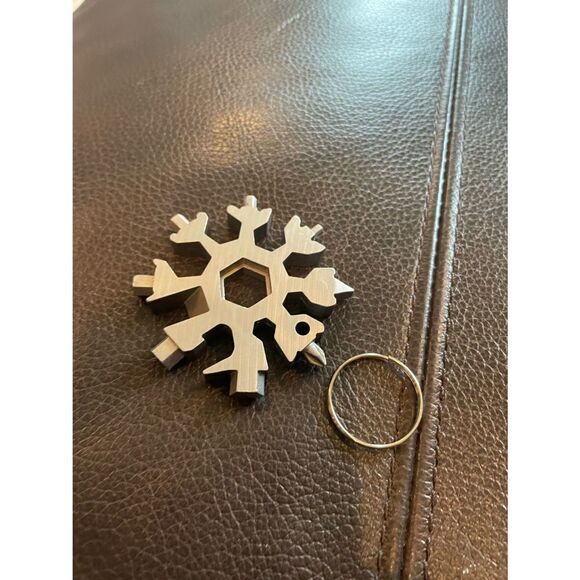 Stainless Steel Multi Tool Snowflake Keychain - Picture 3 of 8